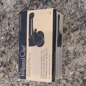 The Pampered Chef Deluxe Cheese Grater